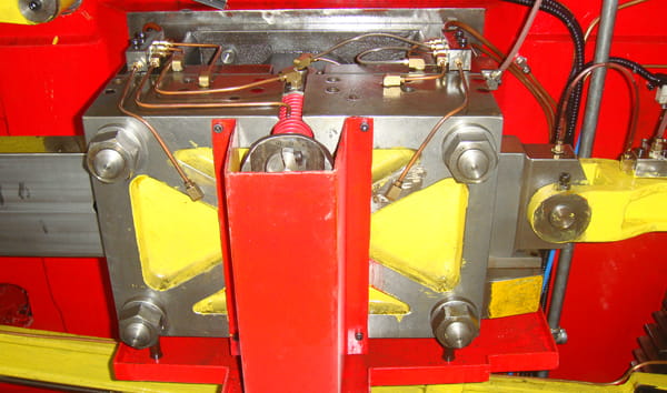 Wire material cutting system