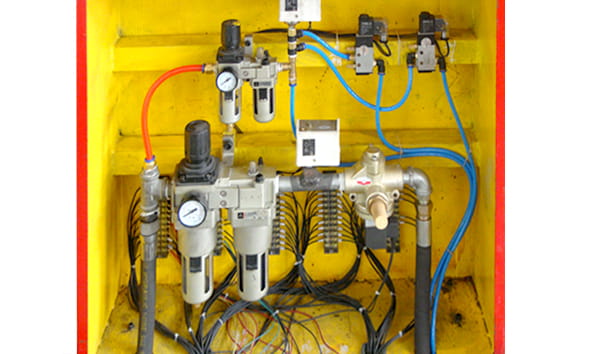 Hydraulic and pnumatic control system