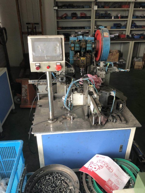 Shield anchor caps forming machine