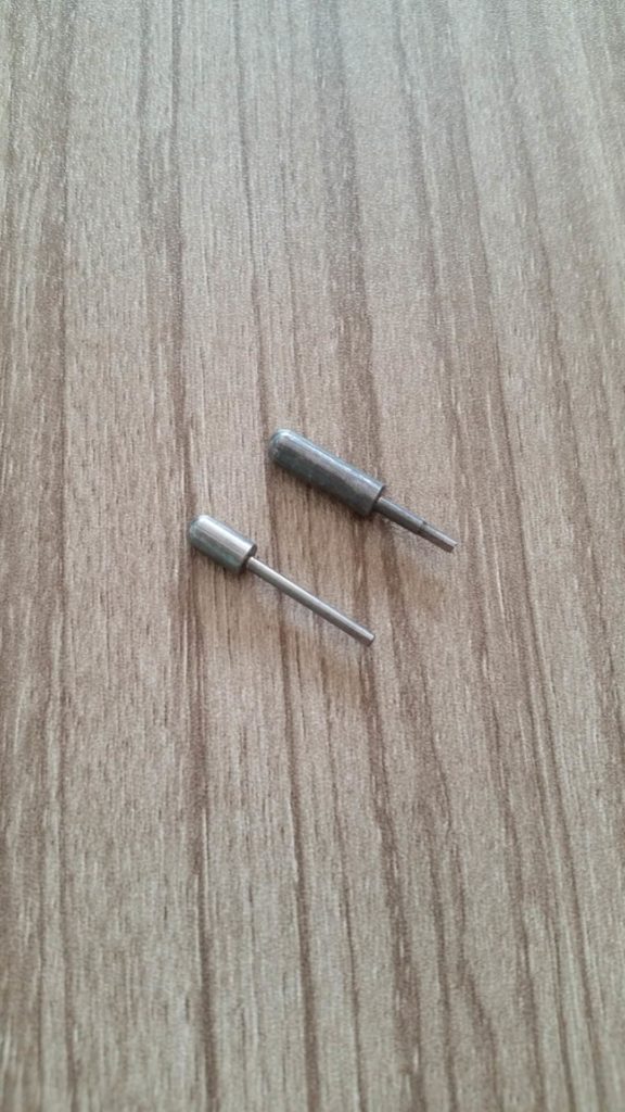 Carbon steel Pins made by electrical Connect plug pins forming machine