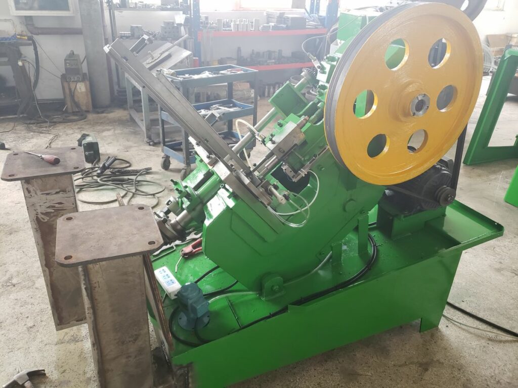 Nut washer riveting chimerism press assembly machine Bolt Nut Making