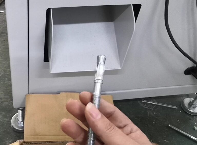 m10 wedge anchor bolt and clip automatic fasten assembly machine Bolt