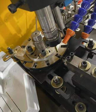 servo drive feeding rotarying tapping thread tapping machine-1