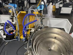 servo drive feeding rotarying tapping thread tapping machine-4