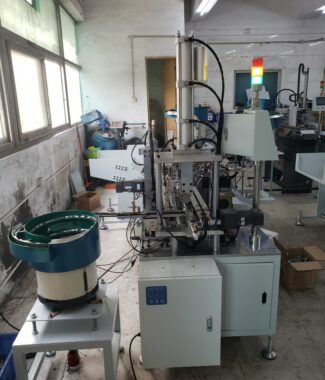 Pan head screw washer gasket automatic assembly machine