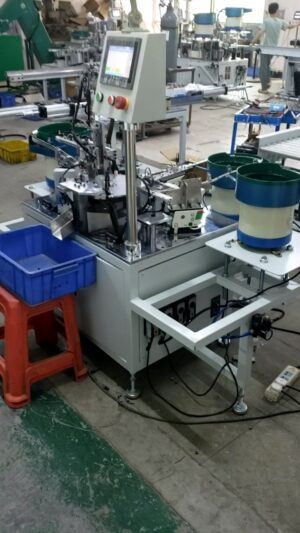 Screw plain washer rubber sealing washer assembly machine