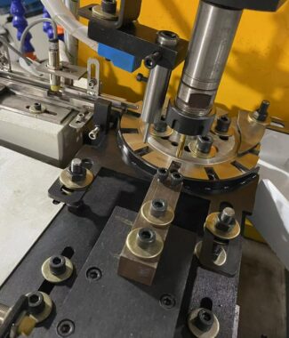 Brass dome cap nut servo high speed thread tapping machine with blind hole detection