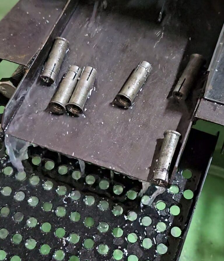 Lip edge drop in anchor cross indexing slotting machine - Bolt Nut ...